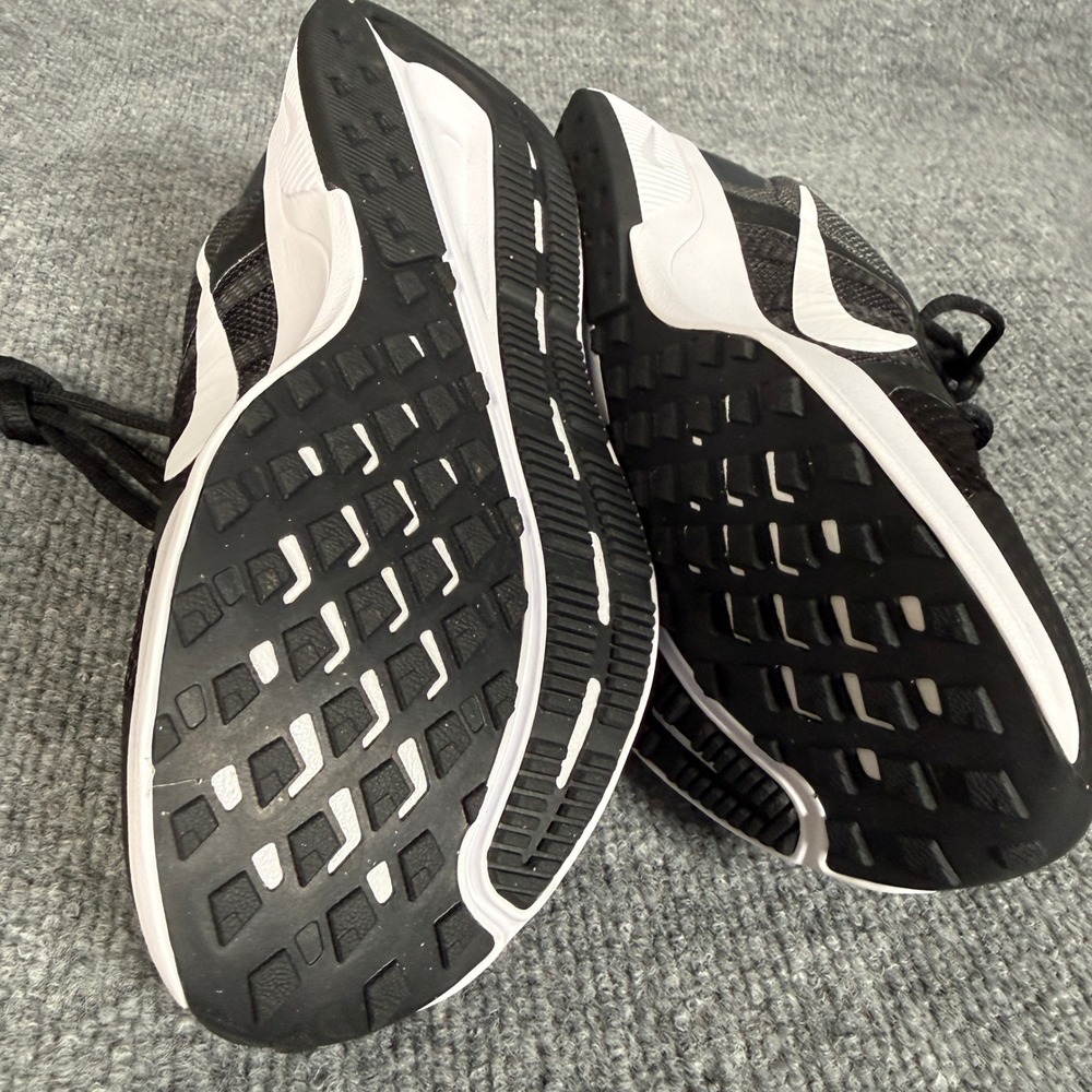 Nike Womens Size 8 Run Swift 2 Shoes Sneakers Black White Lace Up CU3528-004 - Picture 7 of 8